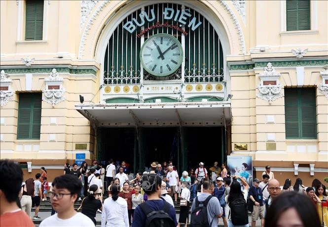 2025年夏季国内旅游有望迎来爆发式增长。图自越通社