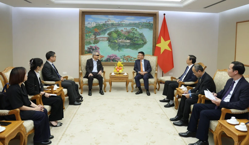 越南政府副总理黎成龙会见美国非营利组织——越南基金执行经理范德忠坚。图自越通社