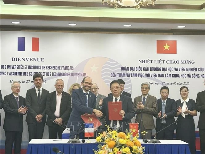 2025-2028年翰林院-法国国家科学研究中心行动计划签署仪式。图自越通社