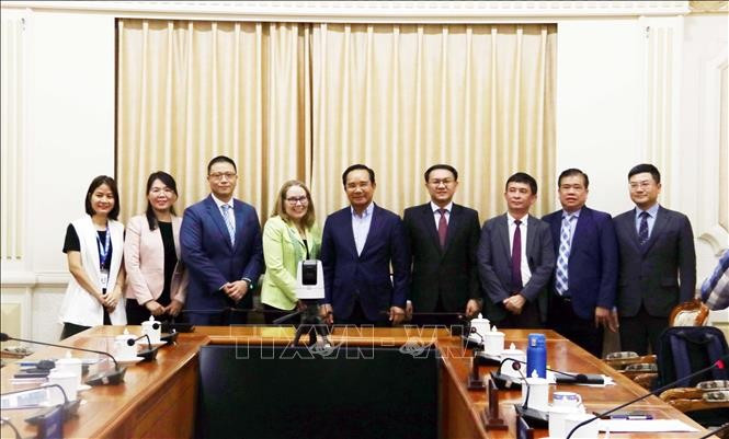 双方代表合影。图自越通社