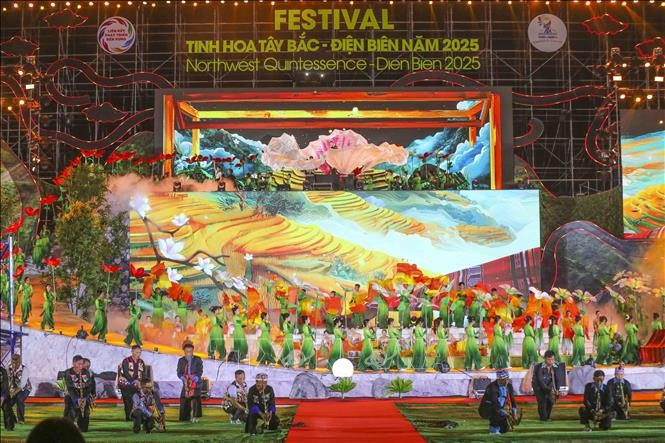 2025年奠边西北精华狂欢节开幕式上一个颇具西北特殊的文艺节目。图自越通社