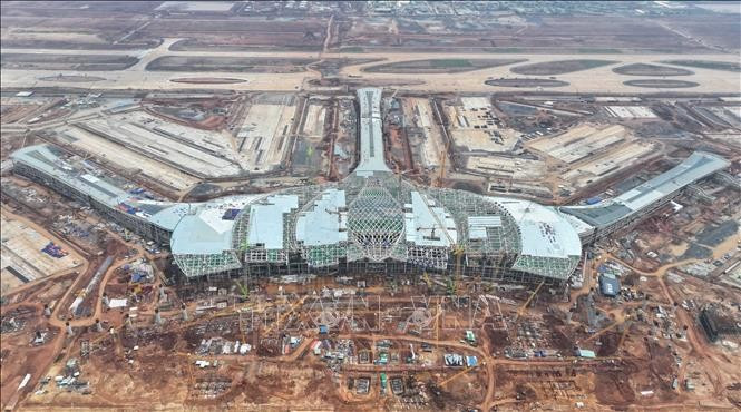 隆成机场。图自越通社