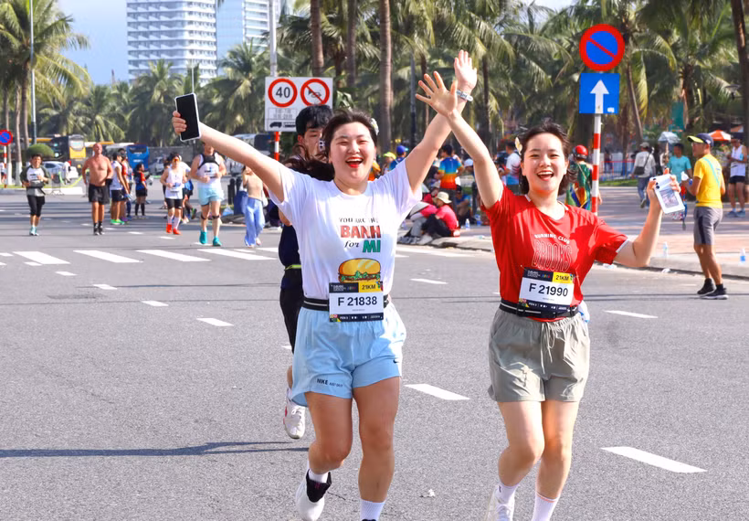 3月22日，2026年岘港国际马拉松赛在岘港市正式开赛。图自越通社