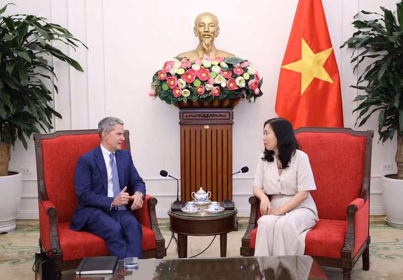 越南外交部副部长黎氏秋姮会见美国有线电视新闻网执行副总裁菲尔·尼尔森。图自外交部