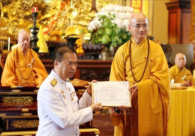 皇家卡提那袈裟供奉仪式现场。图自越通社