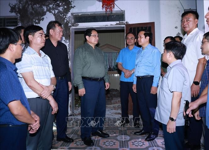 范明政总理实地检查并指导宁平省第10号台风灾后恢复重建工作。图自越通社