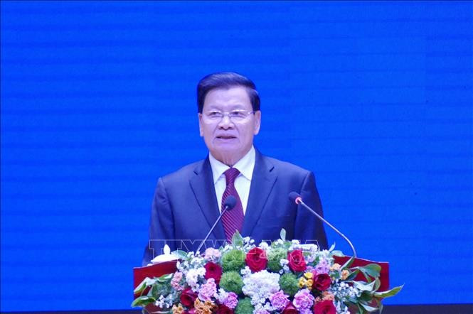 老挝人民革命党中央总书记、国家主席通伦·西苏里在纪念大会上发表讲话。图自越通社