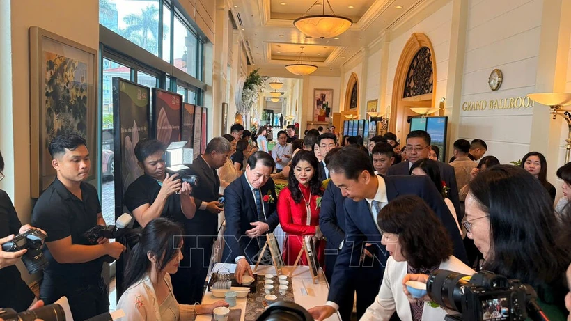越中两国“2025年“茶和天下”·雅集”文化交流活动在河内举行。图自越通社