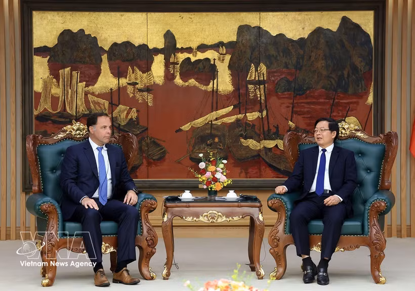 越南政府副总理胡国勇会见美国Coherent集团全球供应链总监杰夫·普莱斯。图自越通社