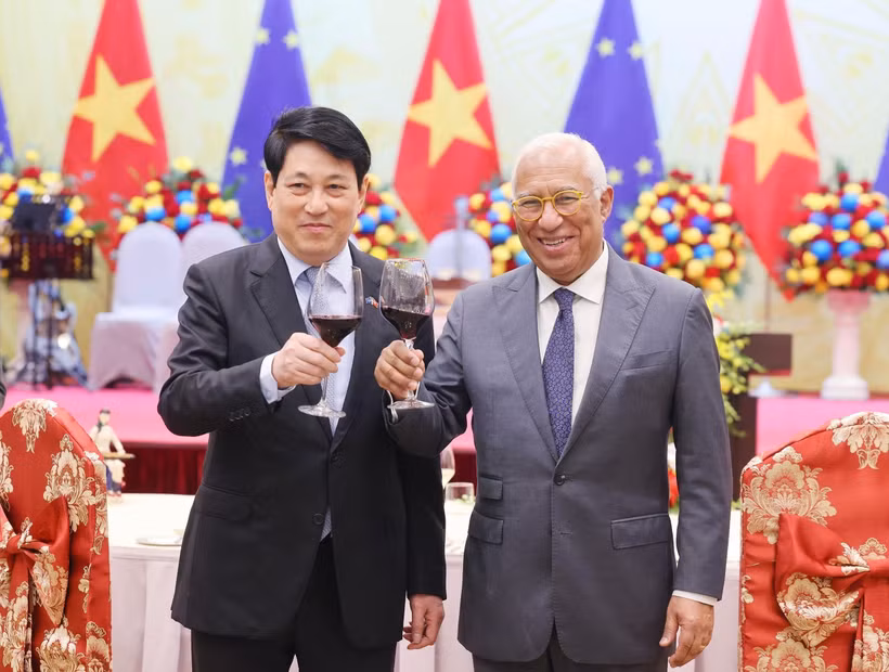 越南国家主席梁强设宴招待欧洲理事会主席安东尼奥·科斯塔。图自越通社