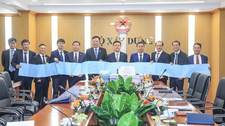 双方代表合影。图自人民报