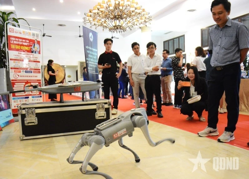 将岘港市打造成为人工智能中心。图自人民军队报