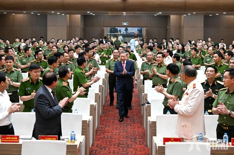 越共中央总书记苏林:将学习、贯彻落实胡志明主席思想与人民公安队伍建设紧密结合