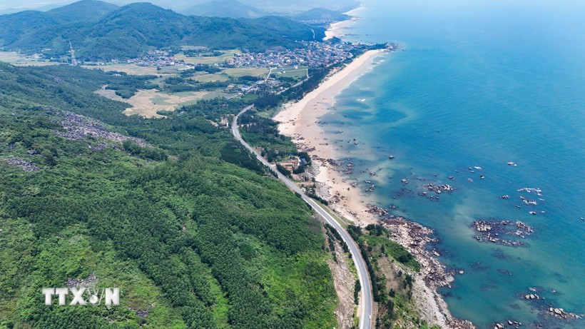 总理要求加快沿海公路系统建设进度。图自越通社