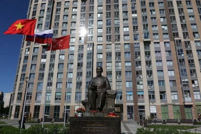 设在圣彼得堡市胡志明广场的胡志明主席塑像。图自越通社