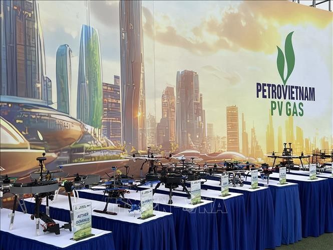 以“家乡的天空”为主题的2025年PV GAS无人机创新杯大赛开幕式近日在河内安全学院举行。图自越通社