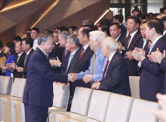 苏林总书记出席越南财政部门传统日80周年纪念活动。图自越通社