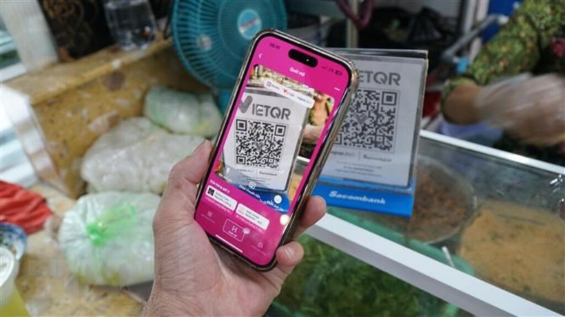 银行部门加快数字化进程，推进非现金支付。图自越通社