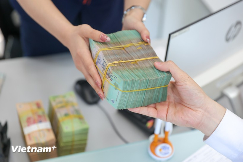 关于大额转账的新规自11月1日起实施。图自越通社