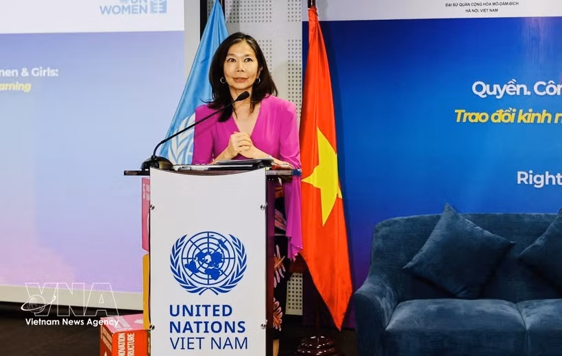 联合国常驻越南协调员宝琳·塔梅西斯发表讲话。图自越通社