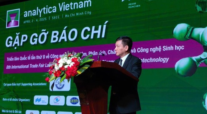 越南科技与信息统计局副局长武英俊发言。图自劳动报