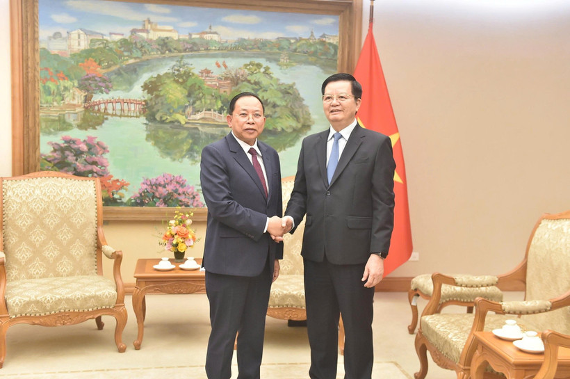 政府副总理梅文政会见柬埔寨礼仪与宗教部大臣蔡博林。图自政府报