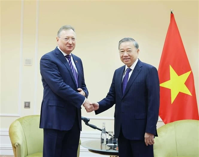苏林总书记会见俄罗斯国有扎鲁别日石油公司总经理库德里亚绍夫·谢尔盖·伊万诺维奇。图自越通社