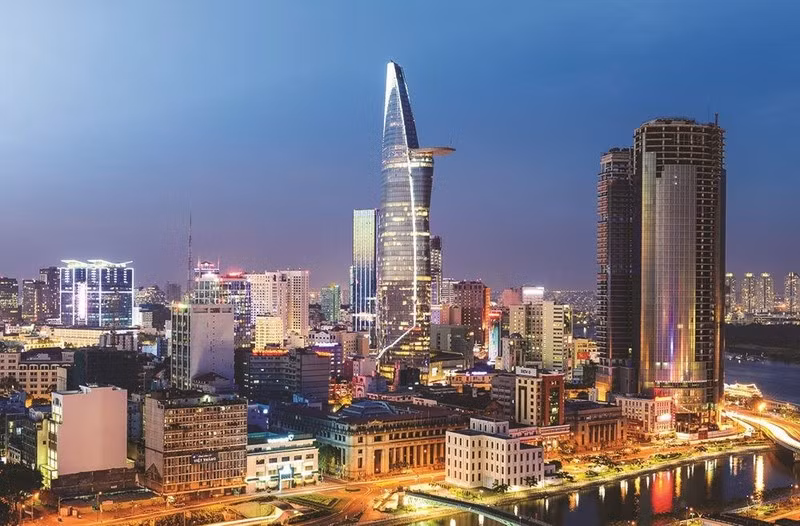 附图：胡志明市努力推动年底经济增长。图自《人民报》