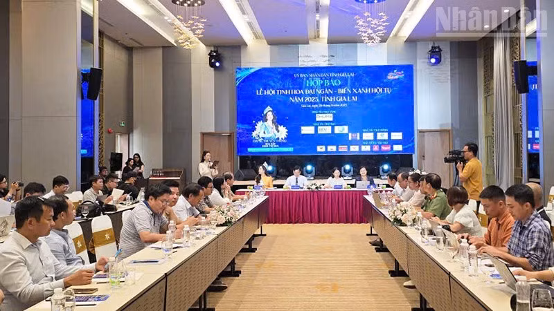 新闻发布会现场。图自人民报