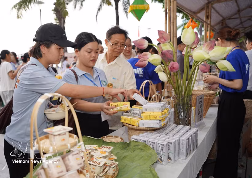 2026年顺化节素食节现场。图自越通社