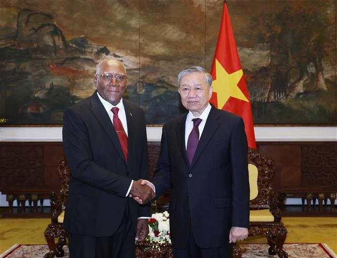 越共中央总书记苏林会见古巴国家副主席萨尔瓦多。图自越通社