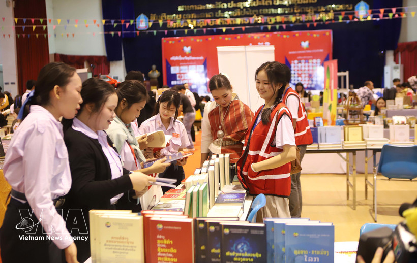 老挝第六届国际图书节现场。图自越通社