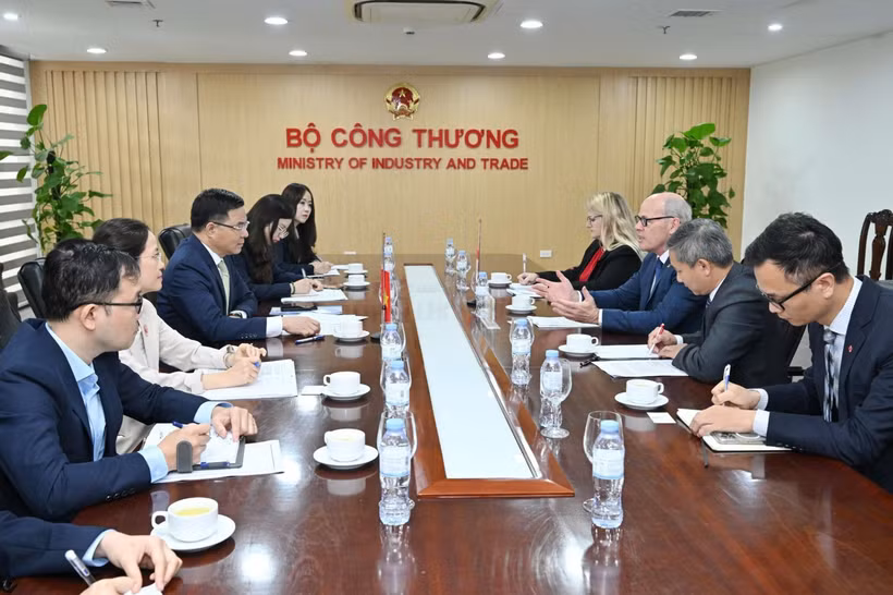 会见现场。图自moit.gov.vn