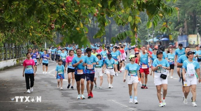 2025年VnExpress马拉松芹苴站现场。图自越通社