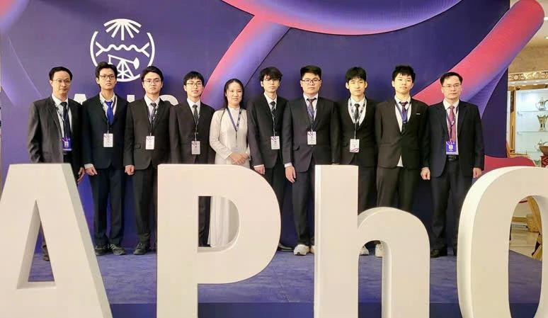 越南国家队8名学生全部获奖，包括3金、3银和2铜。图自越通社