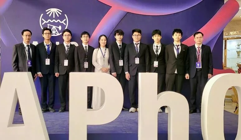 越南国家队8名学生全部获奖，包括3金、3银和2铜。图自越通社