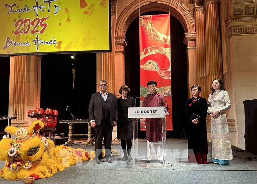 迎春活动在巴黎市政厅举办。图自越通社