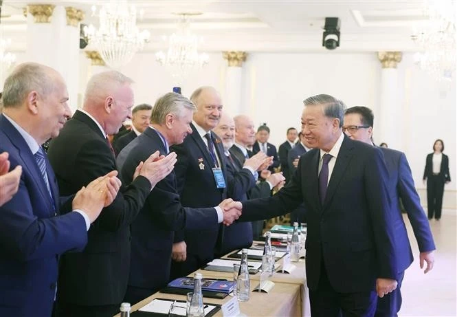 苏林总书记会见俄罗斯援越人士、知识分子和专家。图自越通社