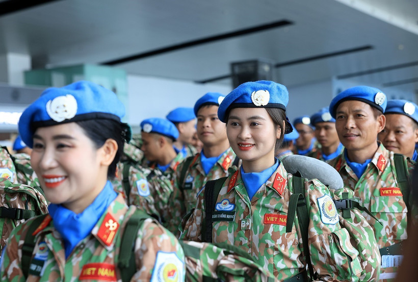 越南四号工兵队启程前往联合国阿卜耶伊临时安全部队特派团执行维和任务。图自越通社
