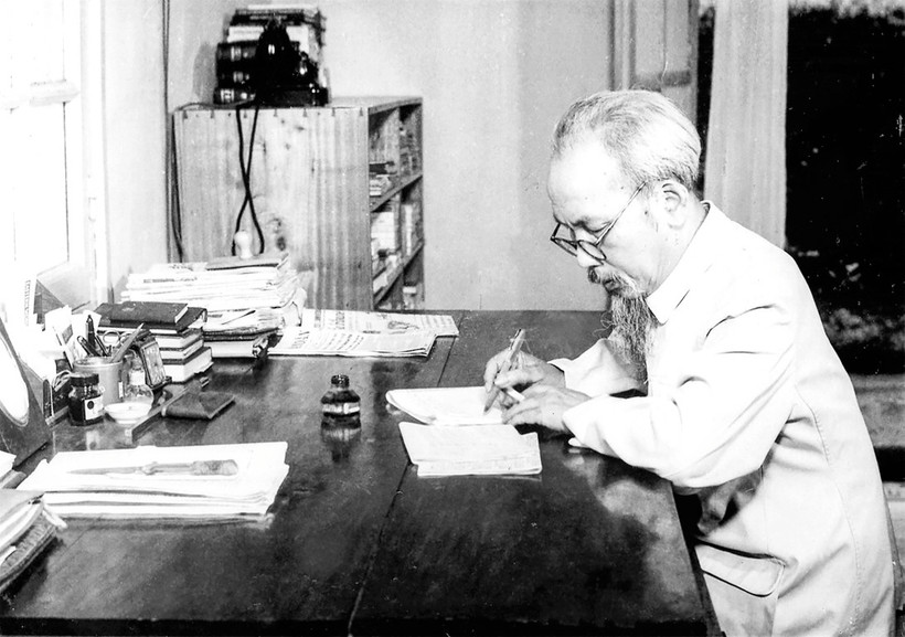 135年来，胡志明的精神始终闪耀在他老人家所选择的社会主义道路上，为越南乃至世界人民所敬仰。图自越通社