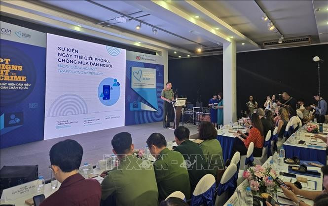 越南公安部对外局副局长黎黄阳大校发表讲话。图自越通社