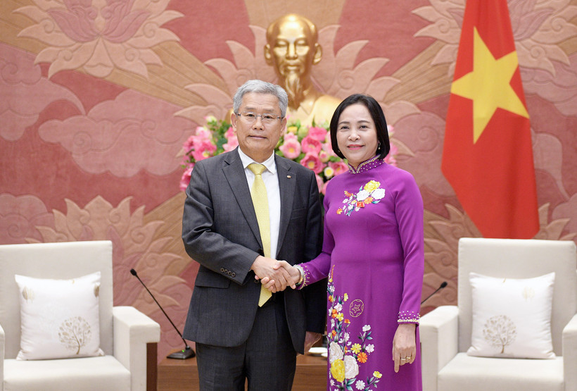 越南国会副主席阮氏青会见KEPCO首席执行官Kim Dong-cheol。图自越通社