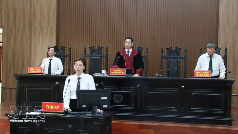 胡志明市人民法院庭审现场。 图自越通社