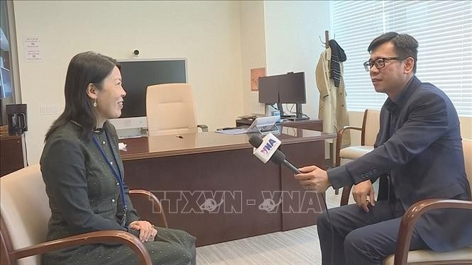 联合国毒品与犯罪问题办公室主任Xiaohong Li接受越通社记者的采访。图自越通社