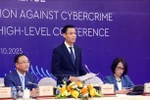 越南外交部副部长邓黄江发表讲话。图自越通社