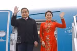 越南国会主席陈青敏偕夫人在土耳其伊斯坦布尔市伊斯坦布尔机场。图自越通社