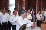 越共中央总书记苏林在乂安省上香缅怀胡志明主席。图自越通社
