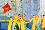 “越南文化日”活动的文艺表演。图自越通社