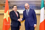 越南国会主席陈青敏与意大利众议院议长洛伦佐·丰塔纳。图自越通社