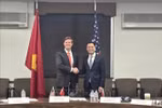 越南外交部副部长邓黄江与美国国务院代理助理国务卿弗利特·怀特。图自越通社